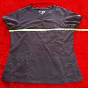 XL Black Greys Anatomy Scrub Top Sizing iN Pics Never dried iN Dryer Pockets⭐️